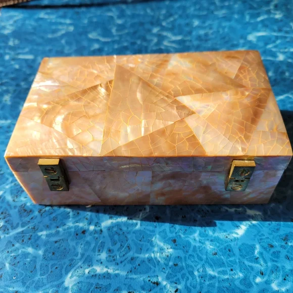 Jewelry box with beautiful shell inlay and soft velvet like interior. - Picture 6 of 7